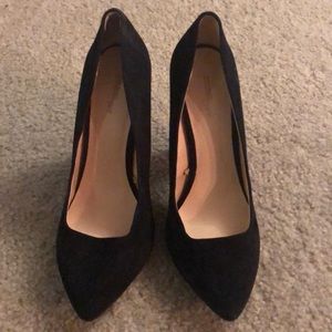 Black and purple pumps